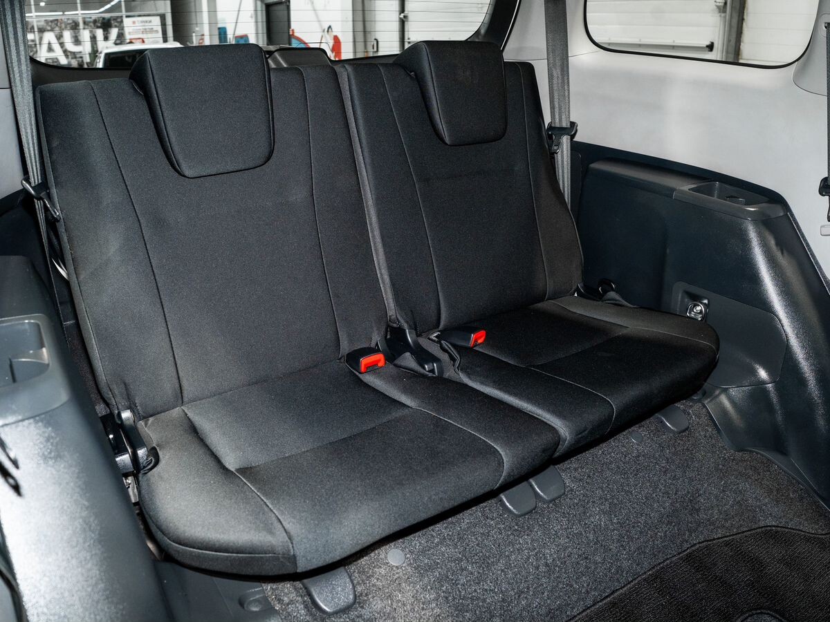 Toyota Wish 2010 - фото автомобиля