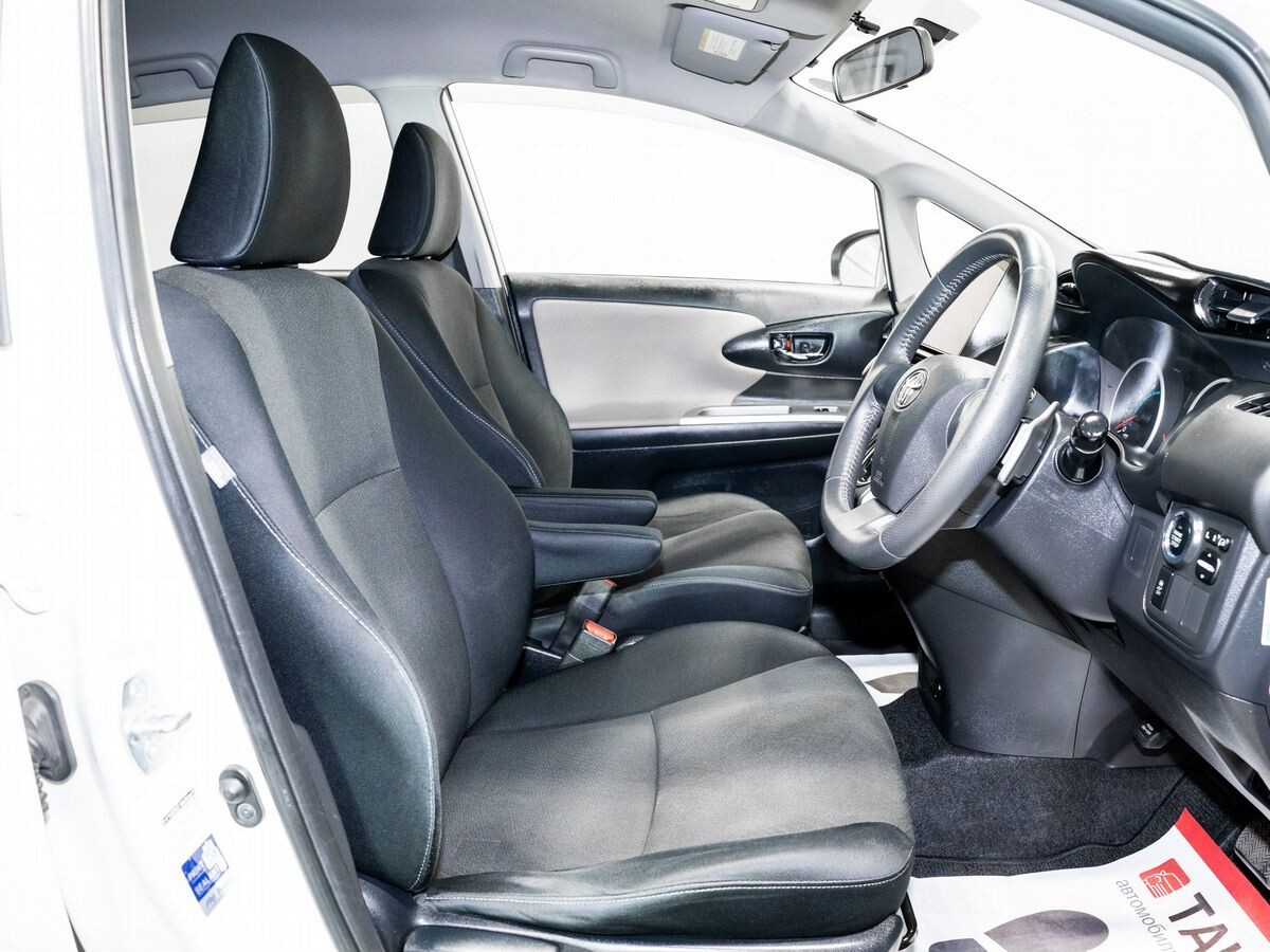 Toyota Wish 2010 - фото автомобиля