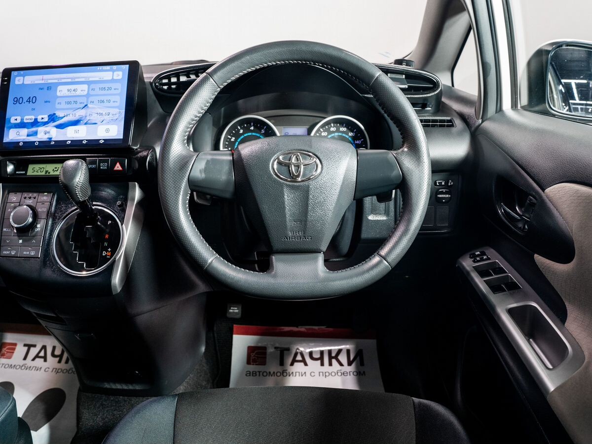 Toyota Wish 2010 - фото автомобиля
