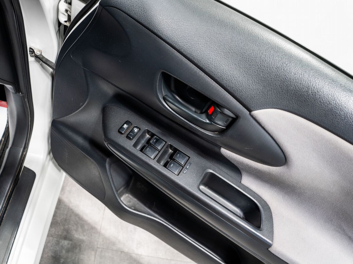 Toyota Wish 2011 - фото автомобиля