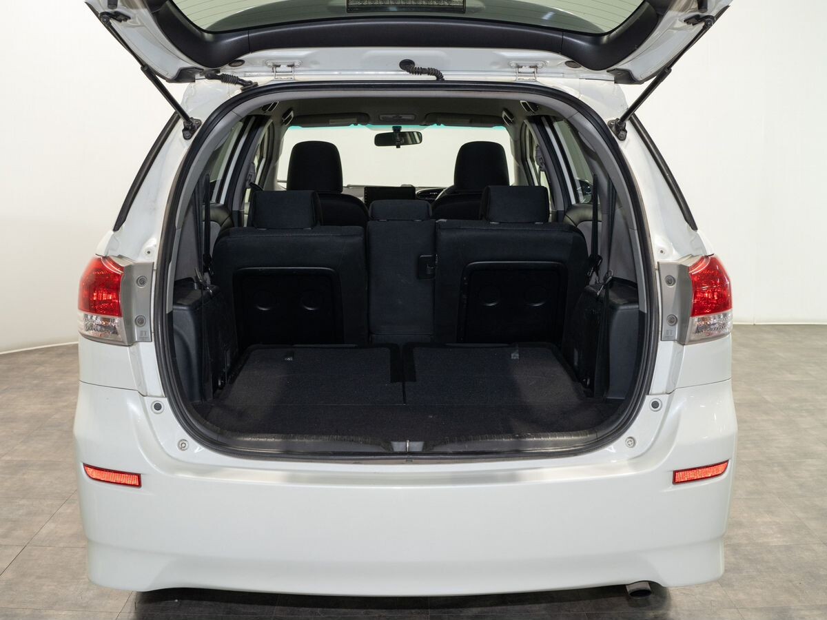 Toyota Wish 2011 - фото автомобиля