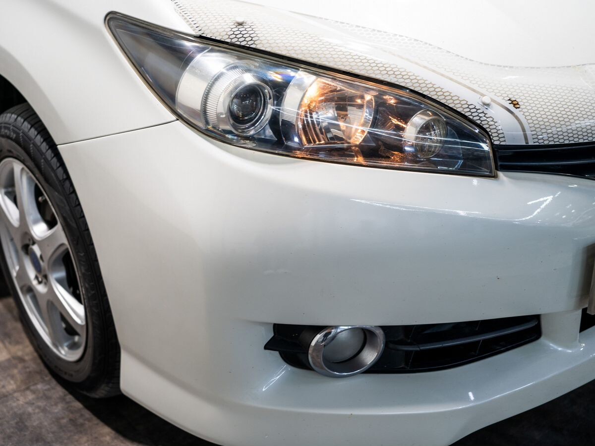 Toyota Wish 2011 - фото автомобиля