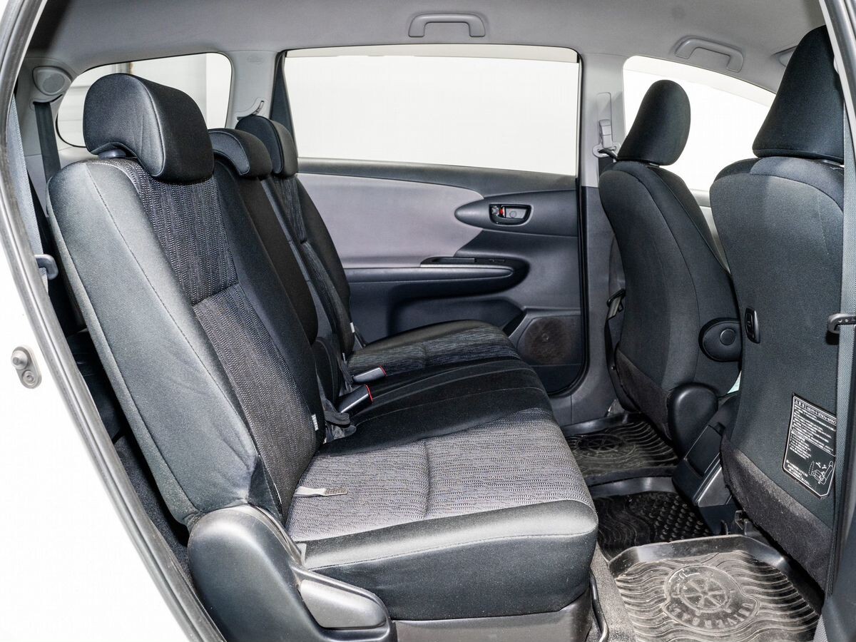 Toyota Wish 2011 - фото автомобиля