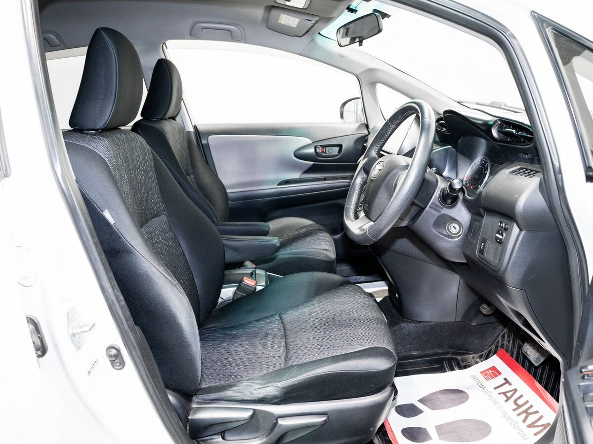 Toyota Wish 2011 - фото автомобиля
