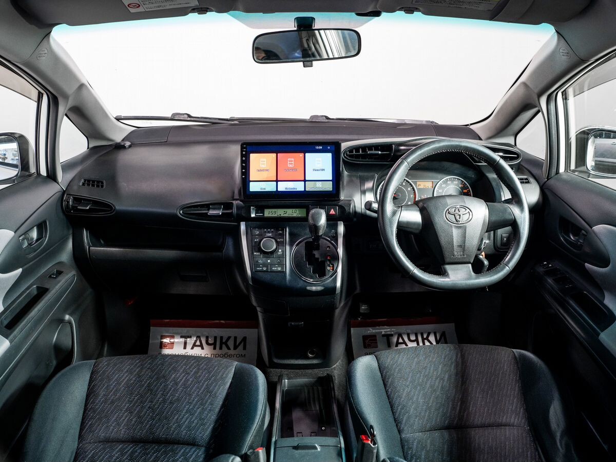 Toyota Wish 2011 - фото автомобиля