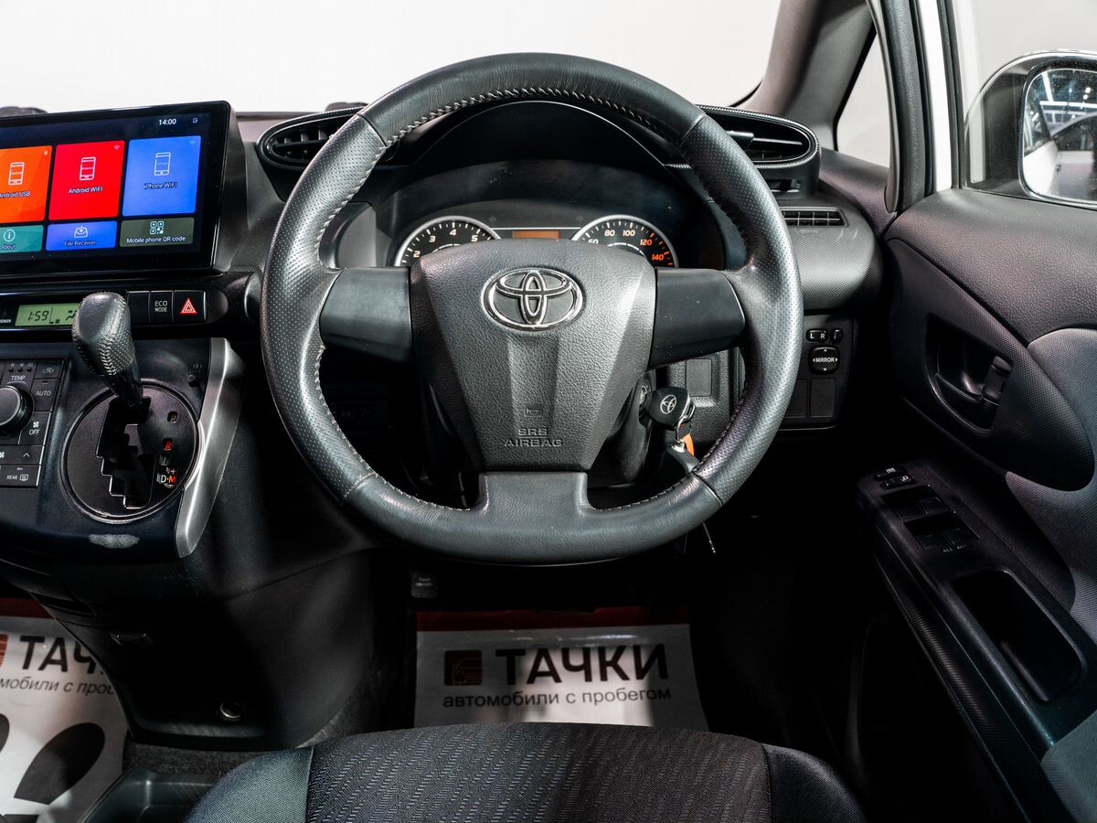 Toyota Wish 2011 - фото автомобиля