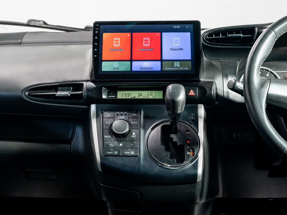 Toyota Wish 2011 - фото автомобиля