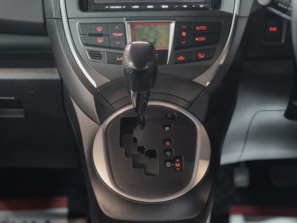 Toyota Ractis 2012 - фото автомобиля