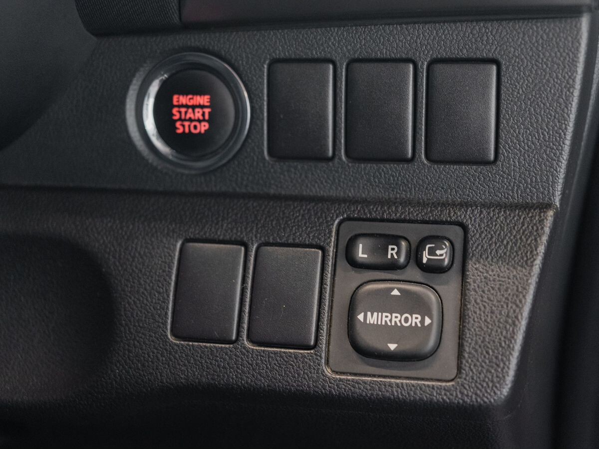 Toyota Ractis 2012 - фото автомобиля
