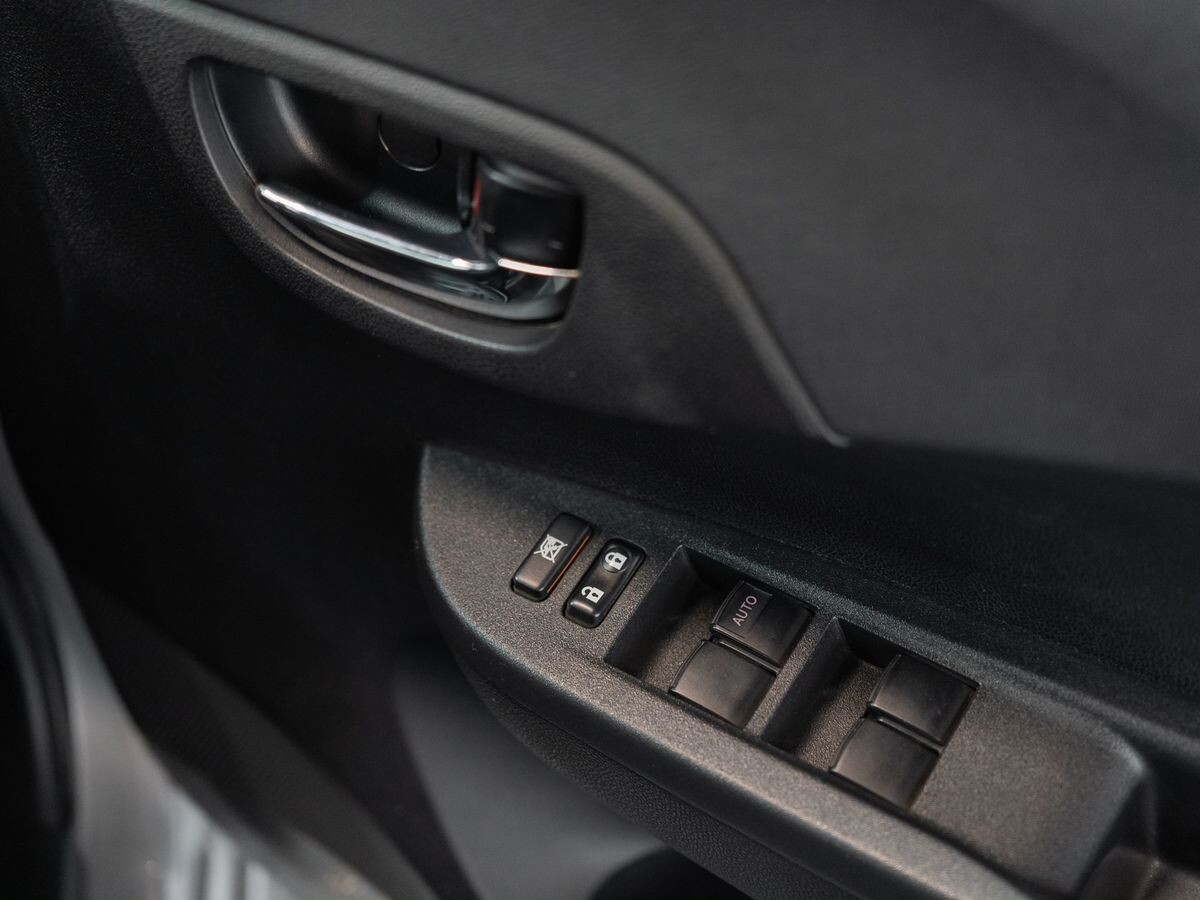 Toyota Ractis 2012 - фото автомобиля