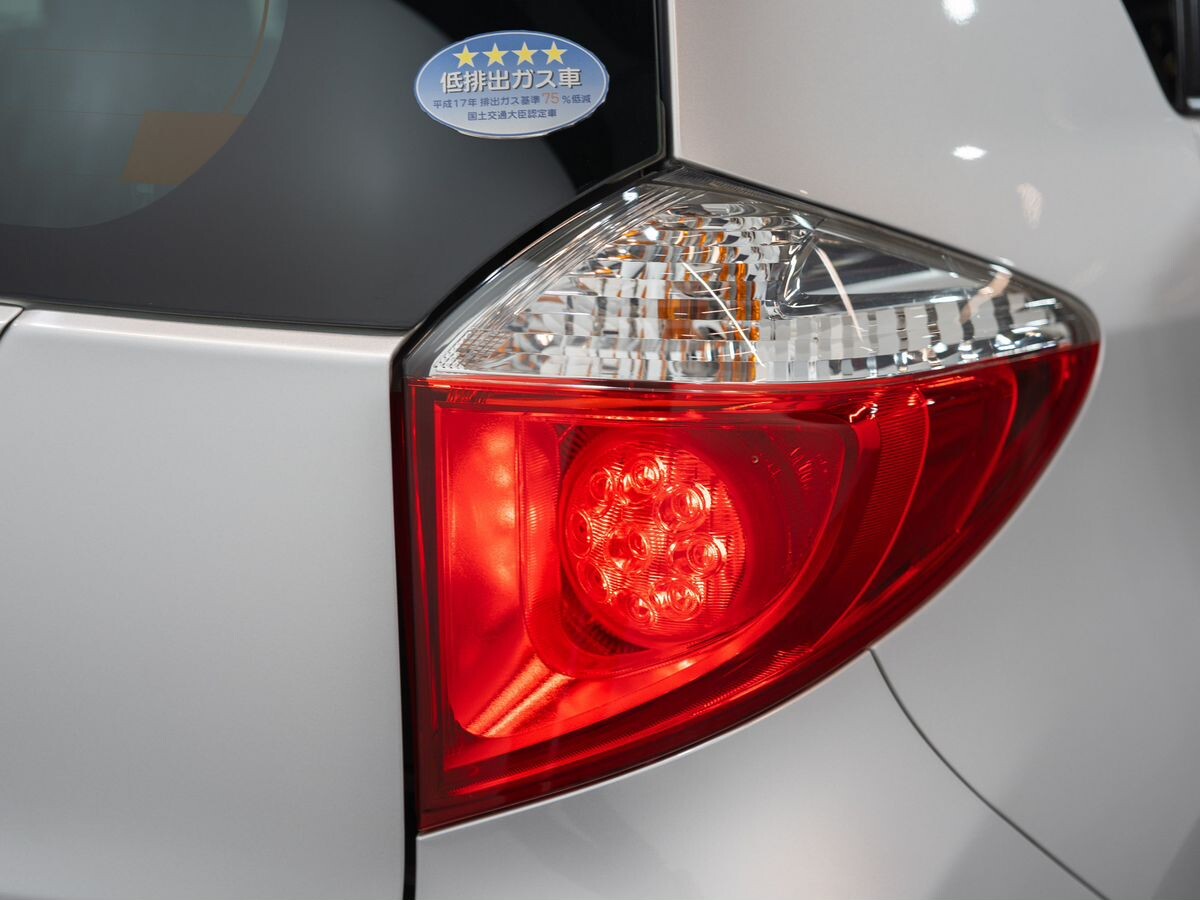 Toyota Ractis 2012 - фото автомобиля