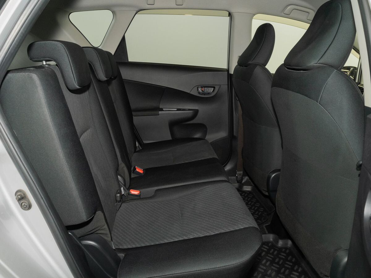 Toyota Ractis 2012 - фото автомобиля