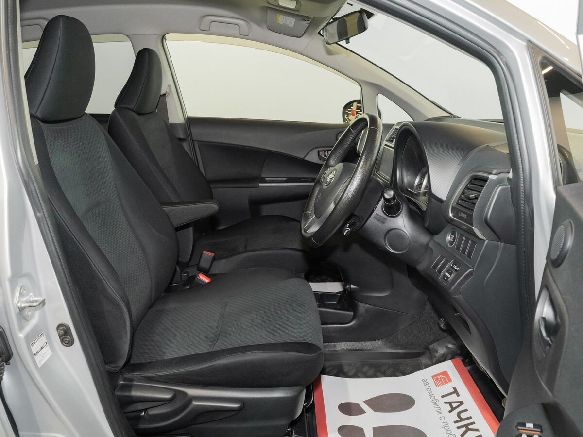Toyota Ractis 2012 - фото автомобиля
