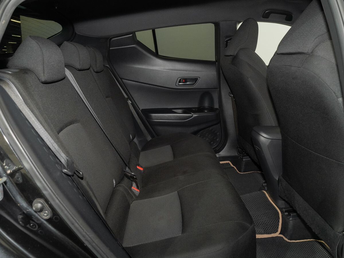 Toyota C-HR 2019 - фото автомобиля