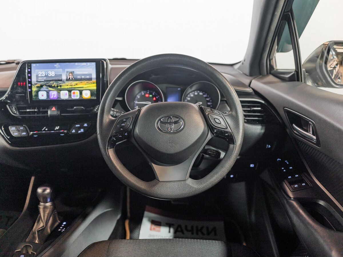 Toyota C-HR 2019 - фото автомобиля
