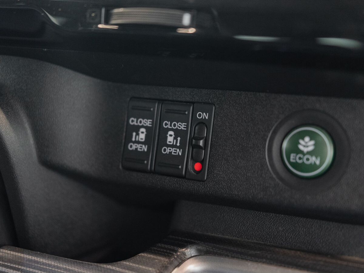 Honda Stepwgn 2016 - фото автомобиля