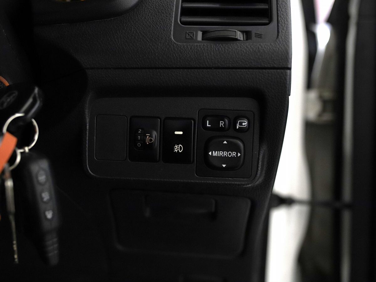 Toyota Corolla Fielder 2009 - фото автомобиля