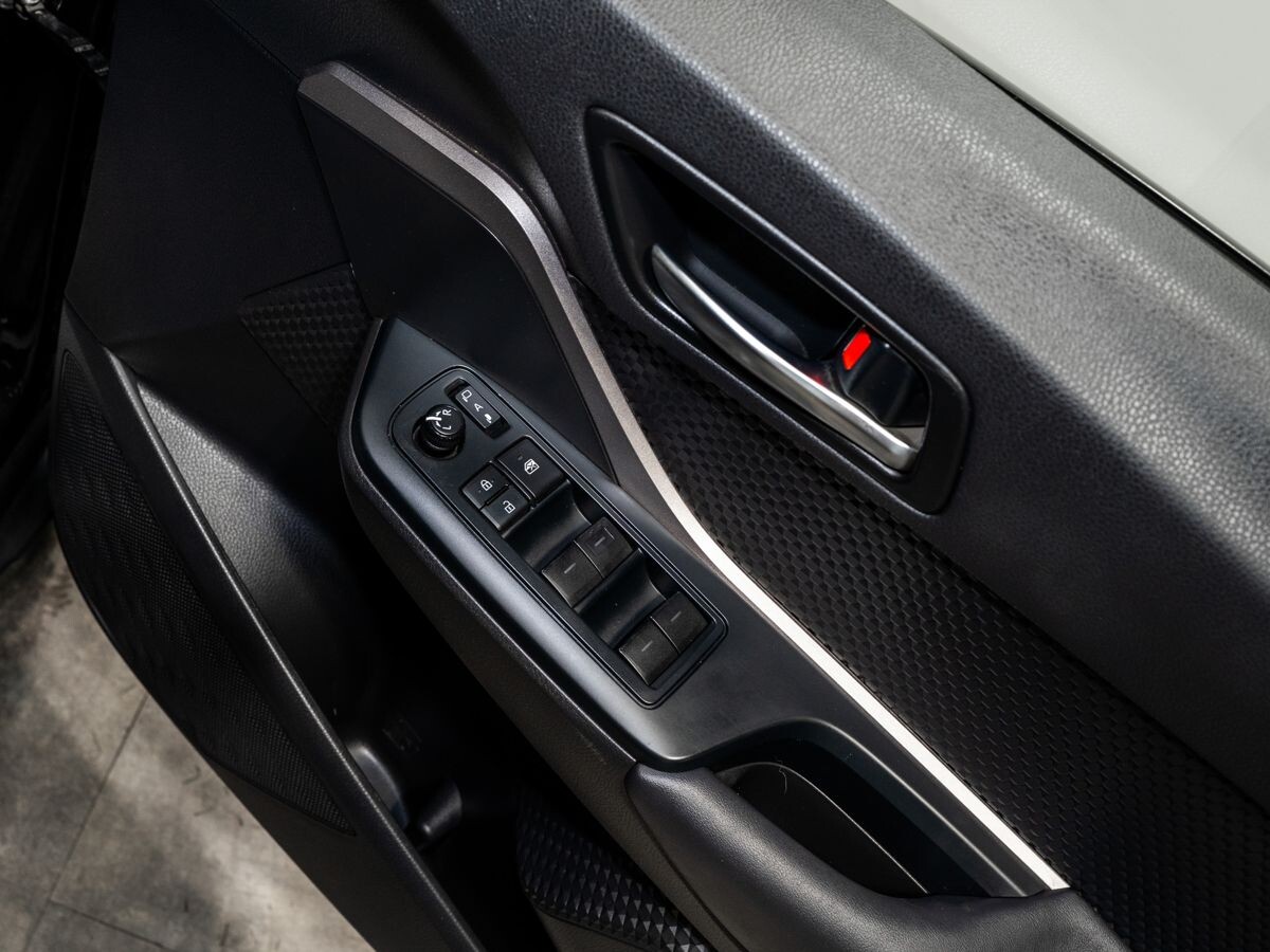 Toyota C-HR 2022 - фото автомобиля
