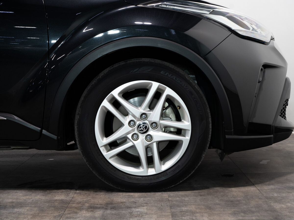 Toyota C-HR 2022 - фото автомобиля