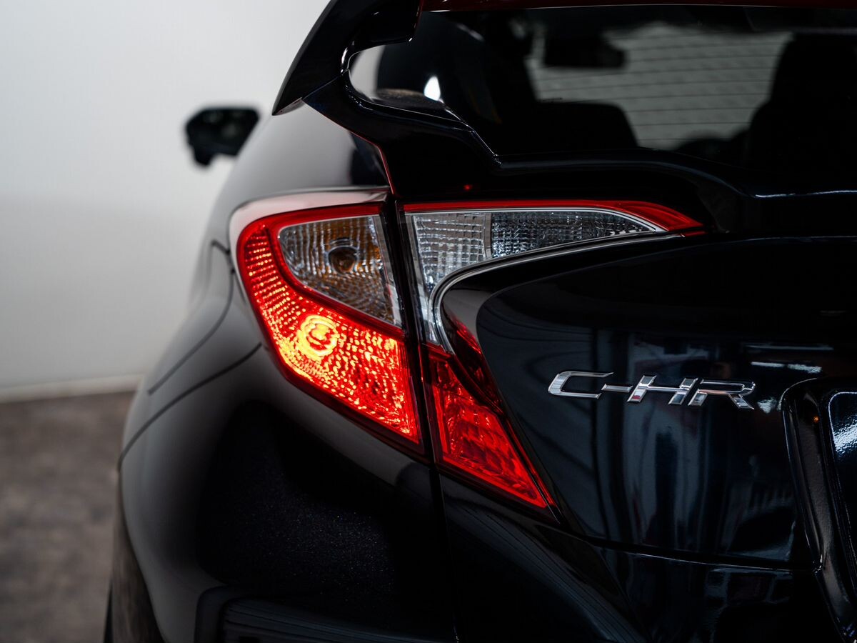 Toyota C-HR 2022 - фото автомобиля