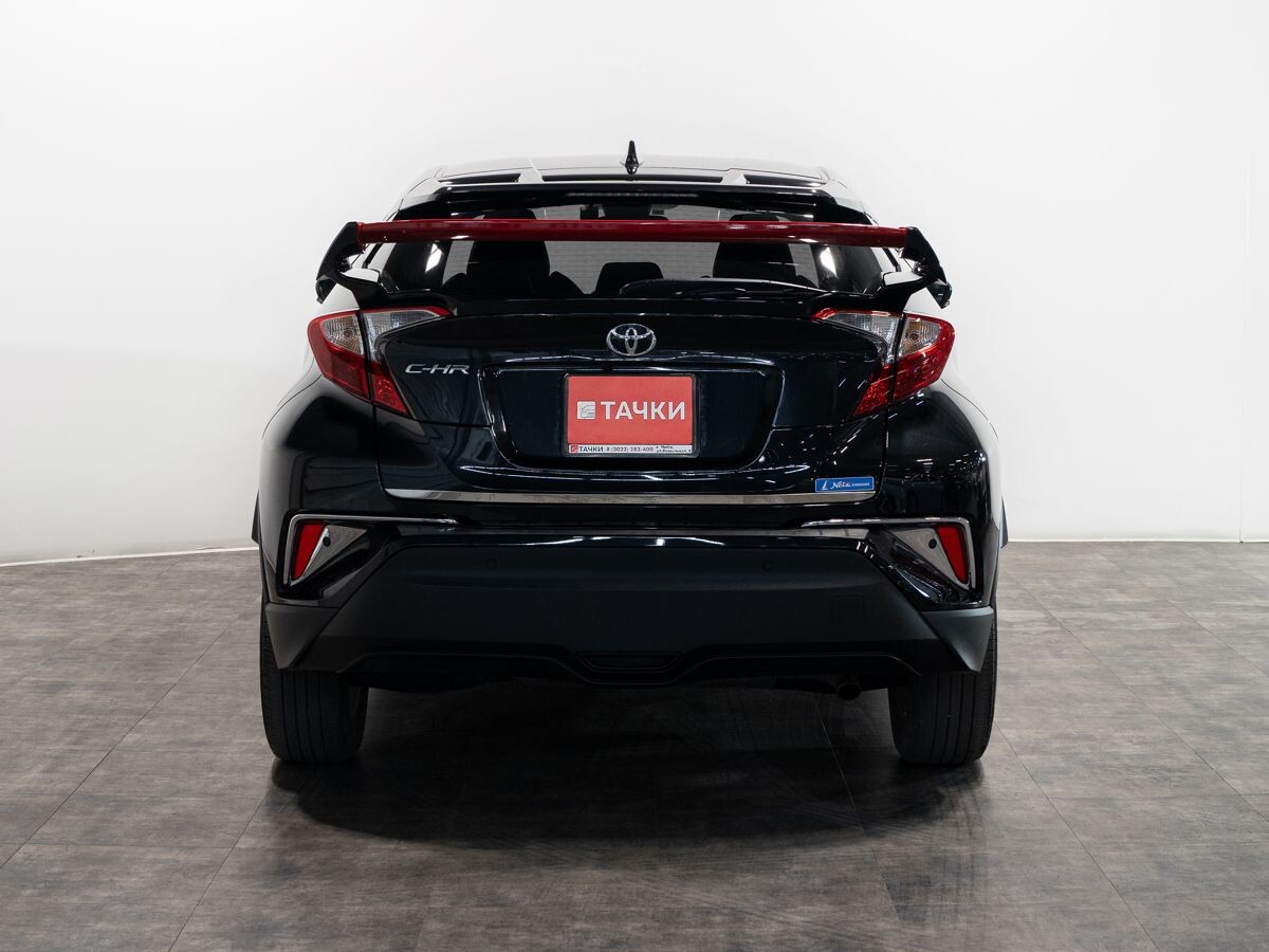 Toyota C-HR 2022 - фото автомобиля