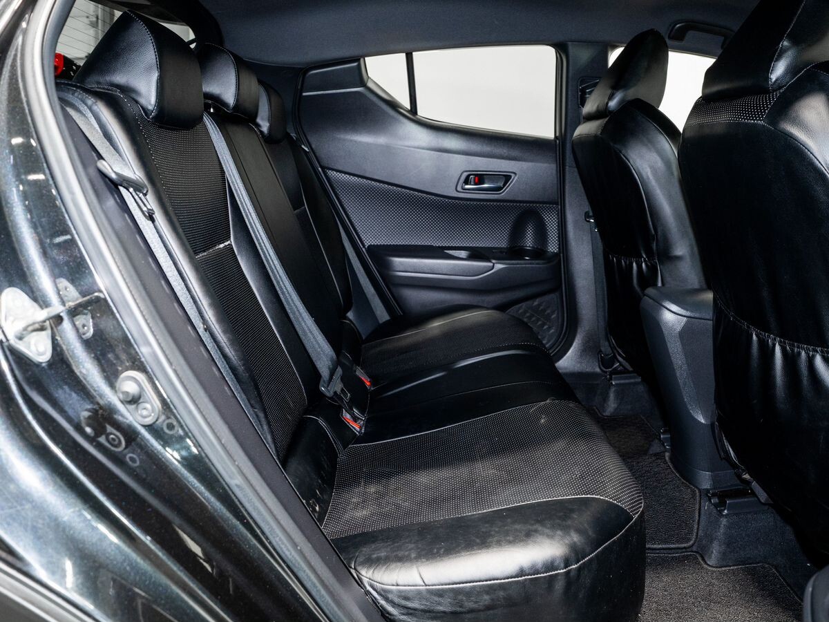 Toyota C-HR 2022 - фото автомобиля
