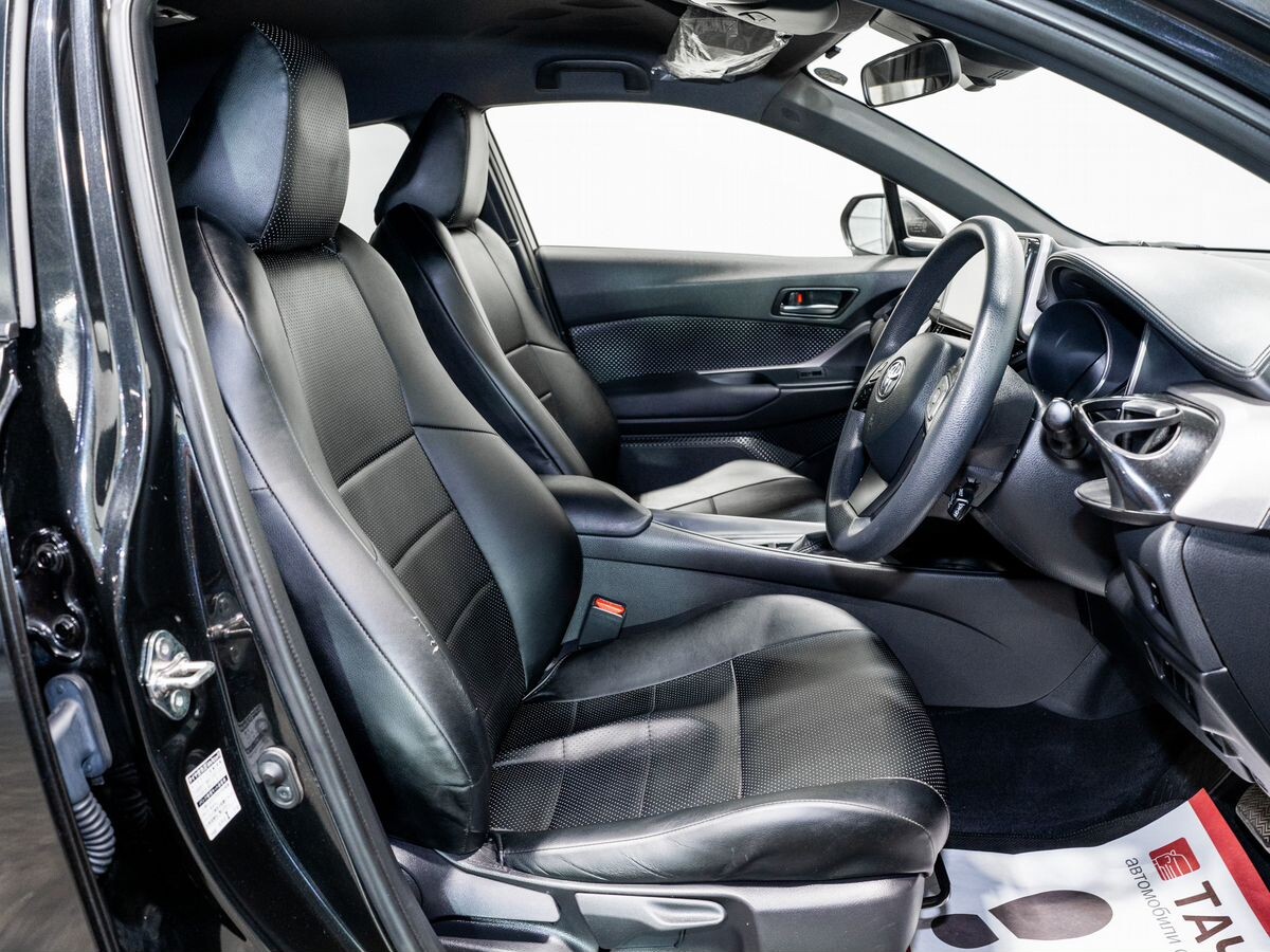 Toyota C-HR 2022 - фото автомобиля