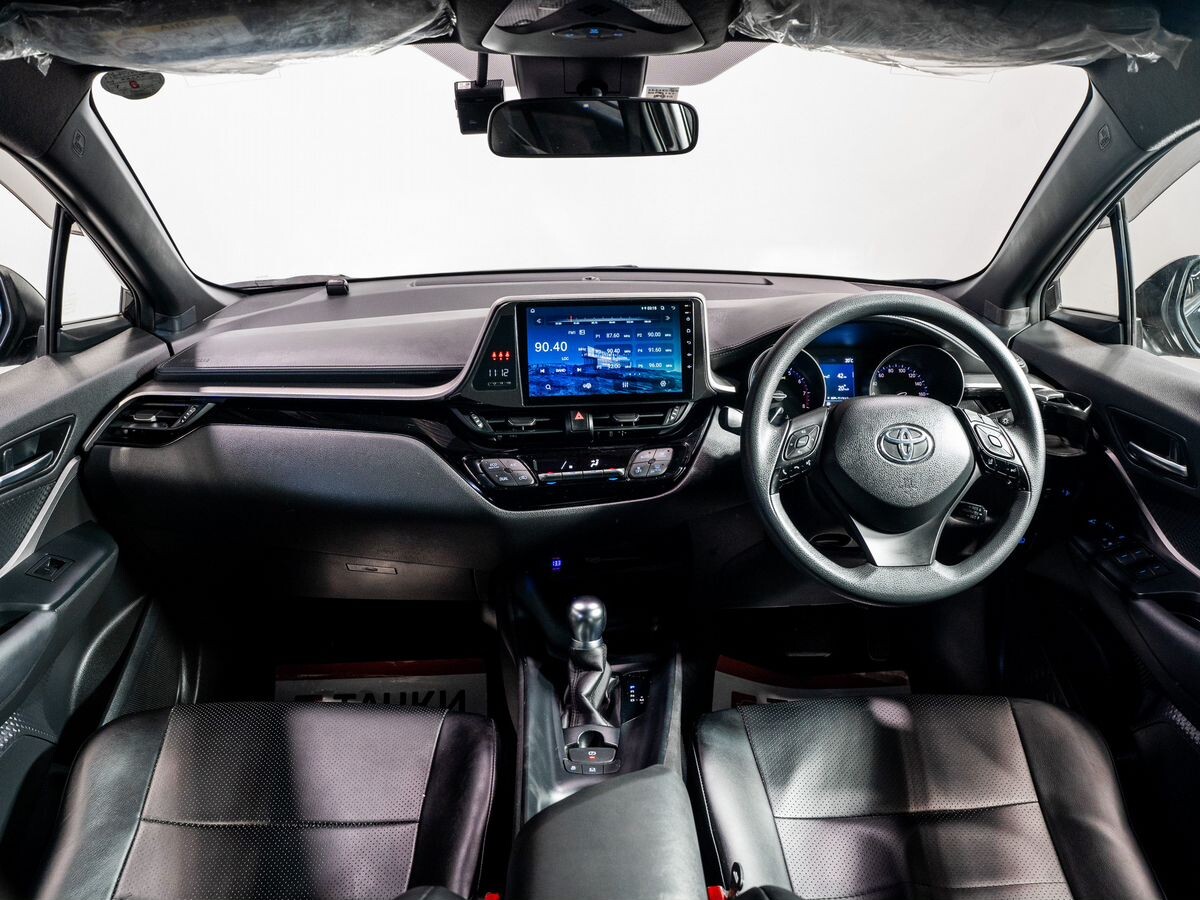 Toyota C-HR 2022 - фото автомобиля