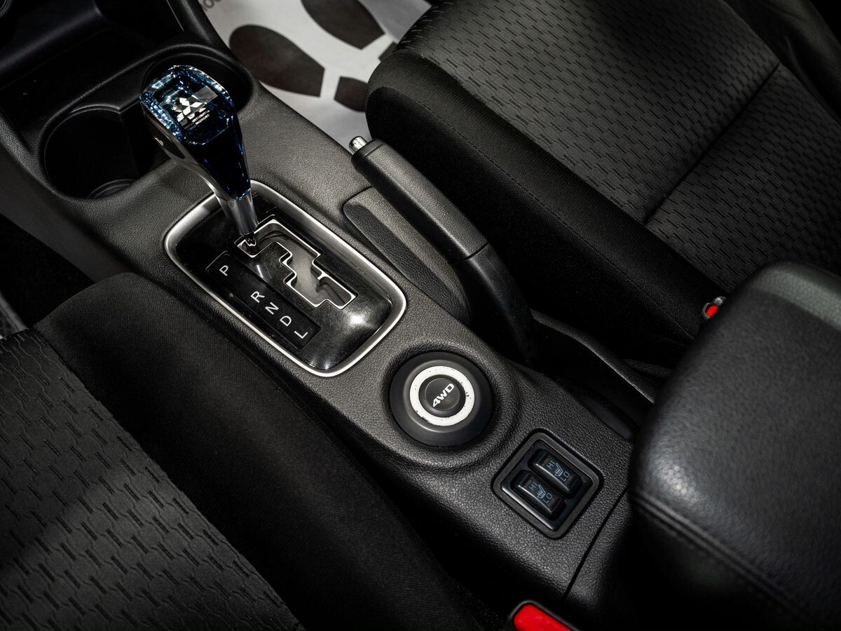 Mitsubishi Outlander 2012 - фото автомобиля
