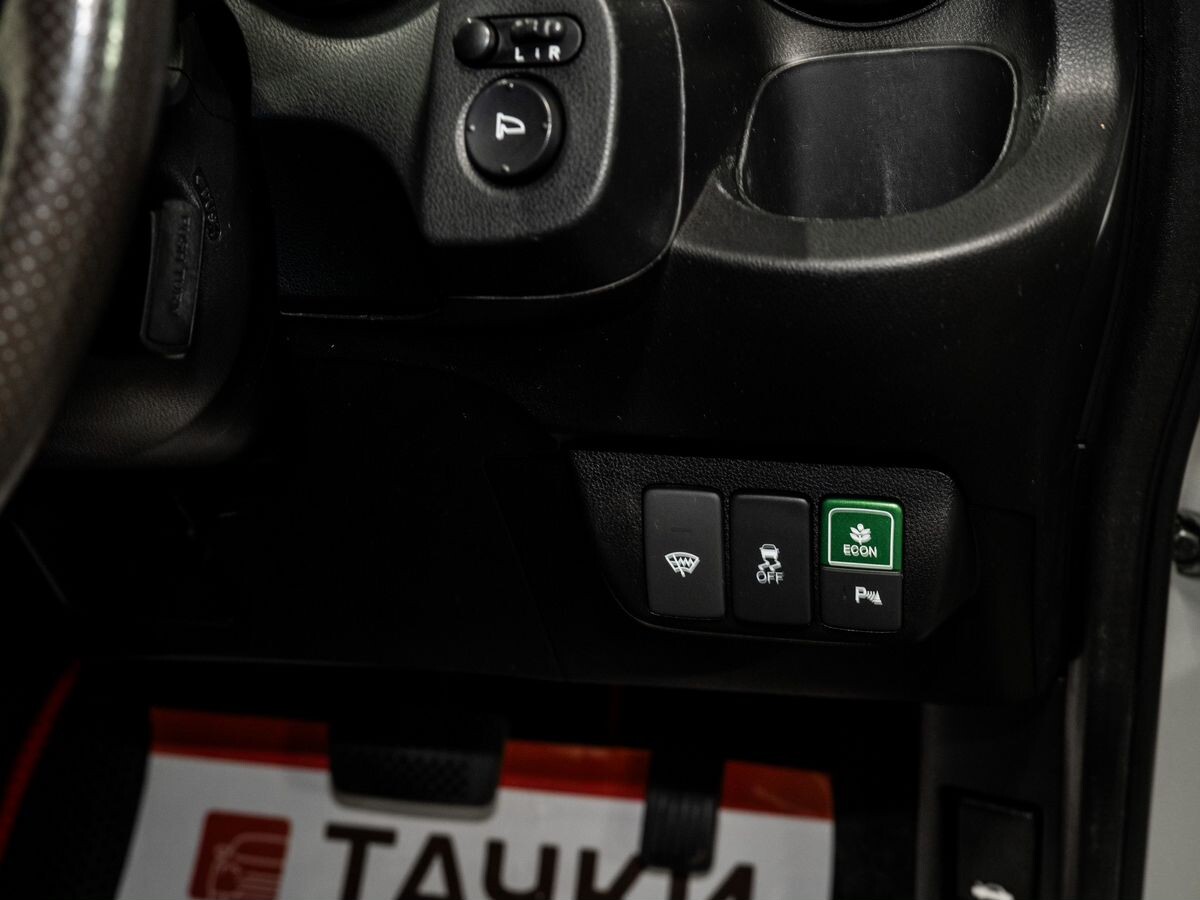 Honda Fit Shuttle 2012 - фото автомобиля