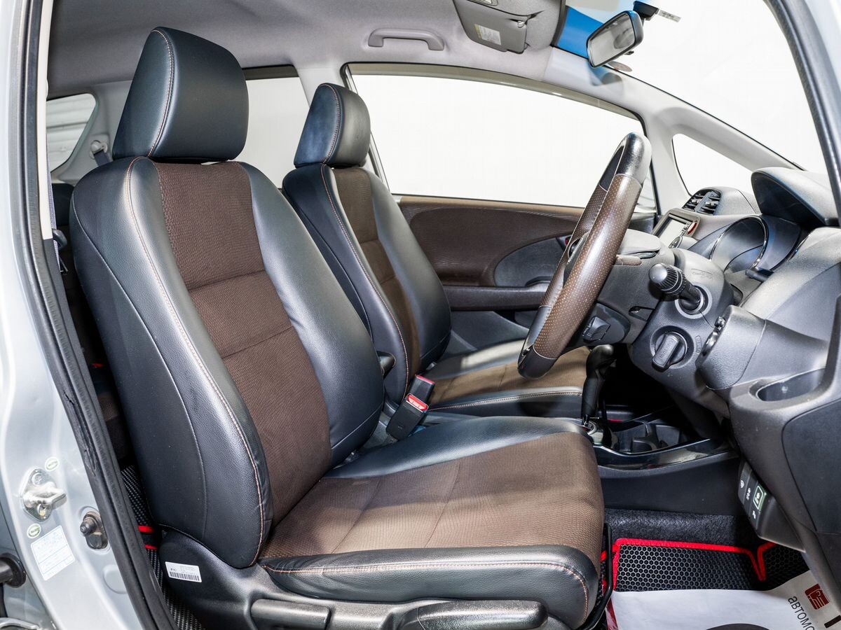 Honda Fit Shuttle 2012 - фото автомобиля
