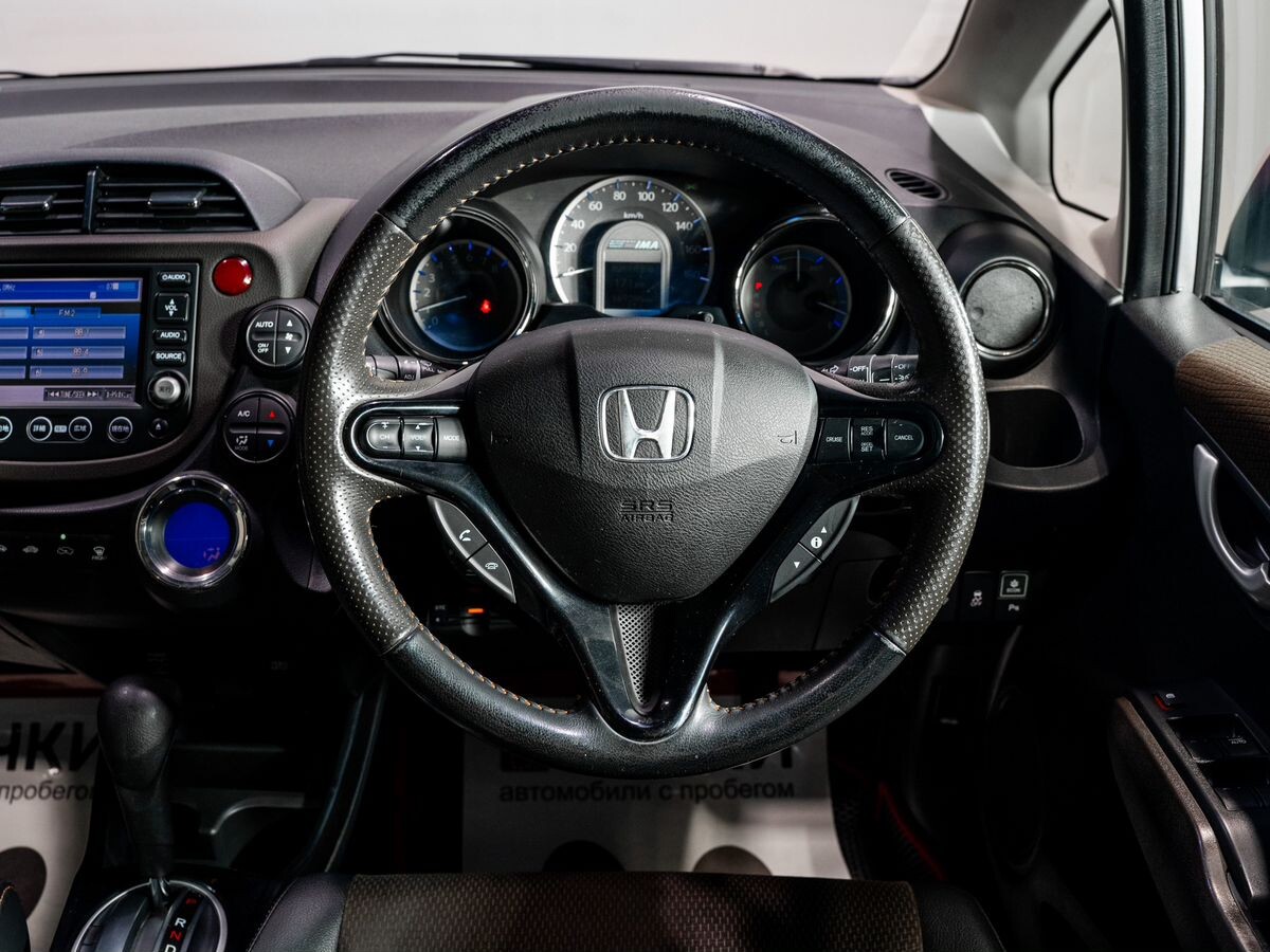 Honda Fit Shuttle 2012 - фото автомобиля