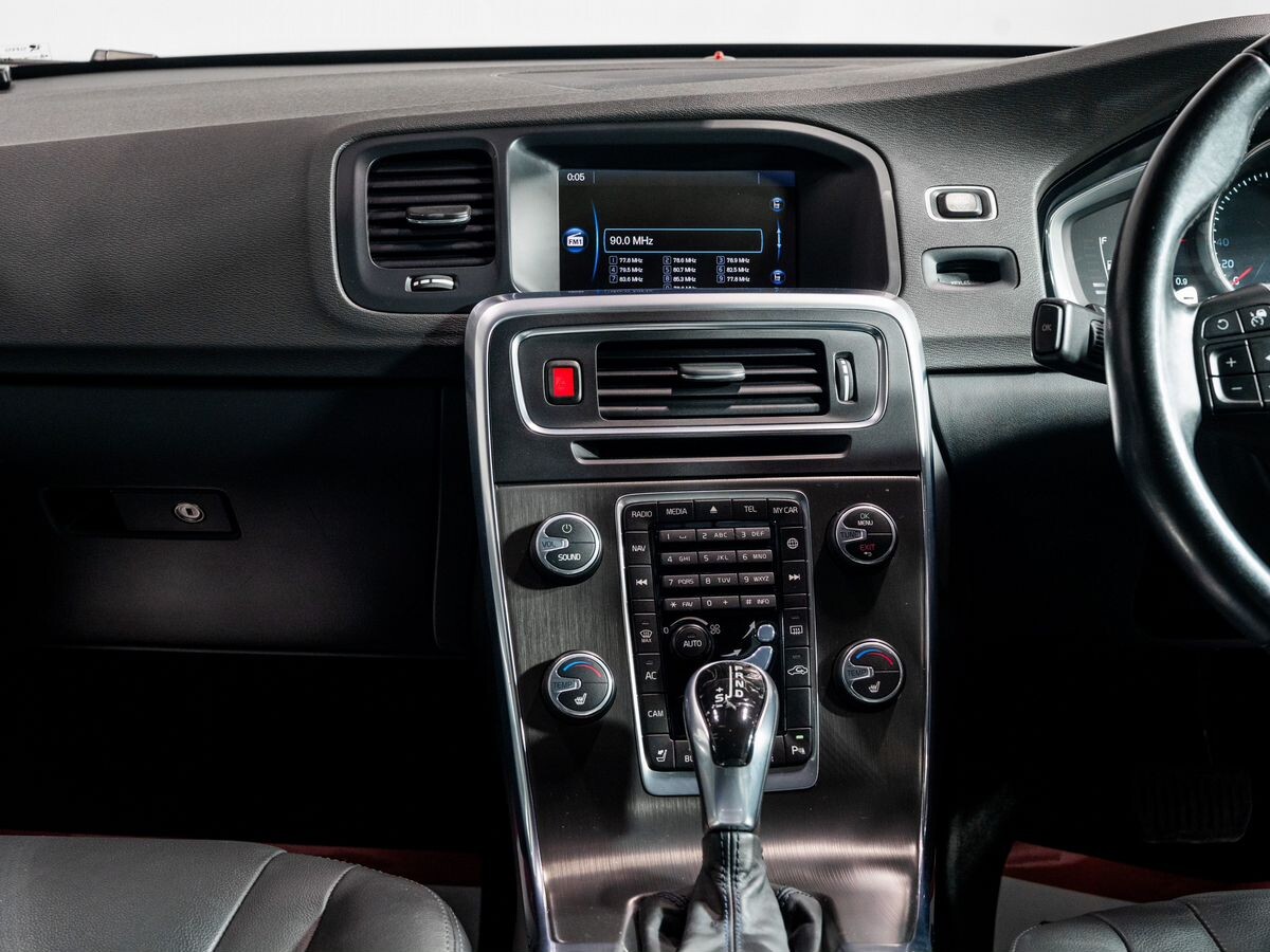Volvo V60 2013 - фото автомобиля
