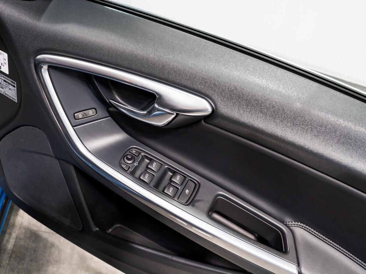 Volvo V60 2013 - фото автомобиля
