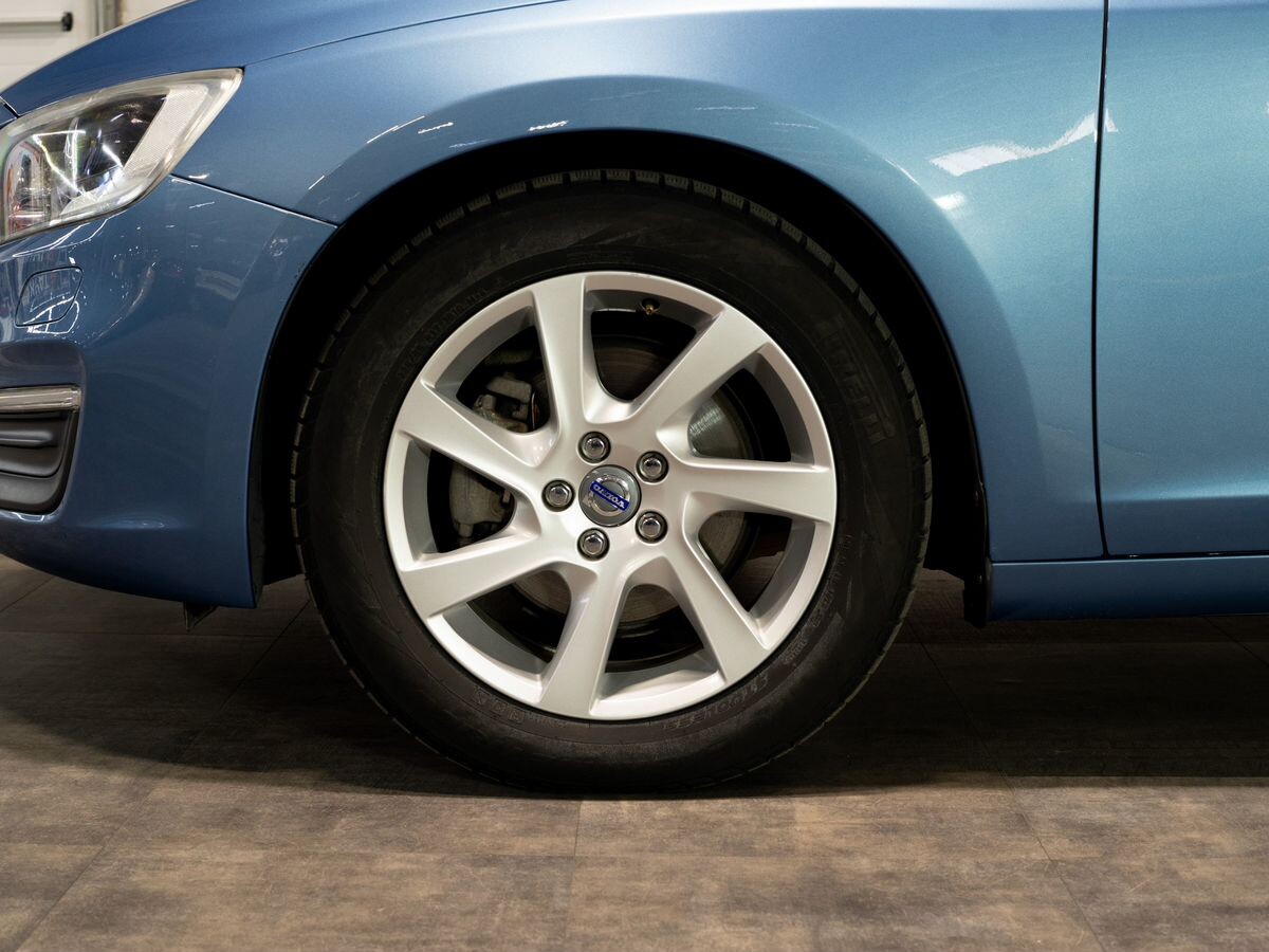 Volvo V60 2013 - фото автомобиля