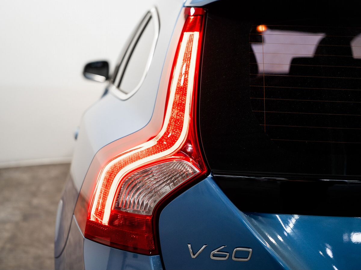 Volvo V60 2013 - фото автомобиля
