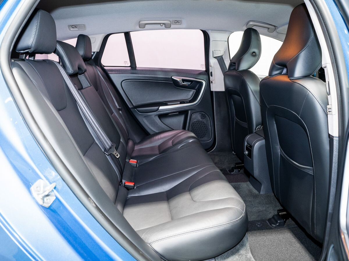 Volvo V60 2013 - фото автомобиля