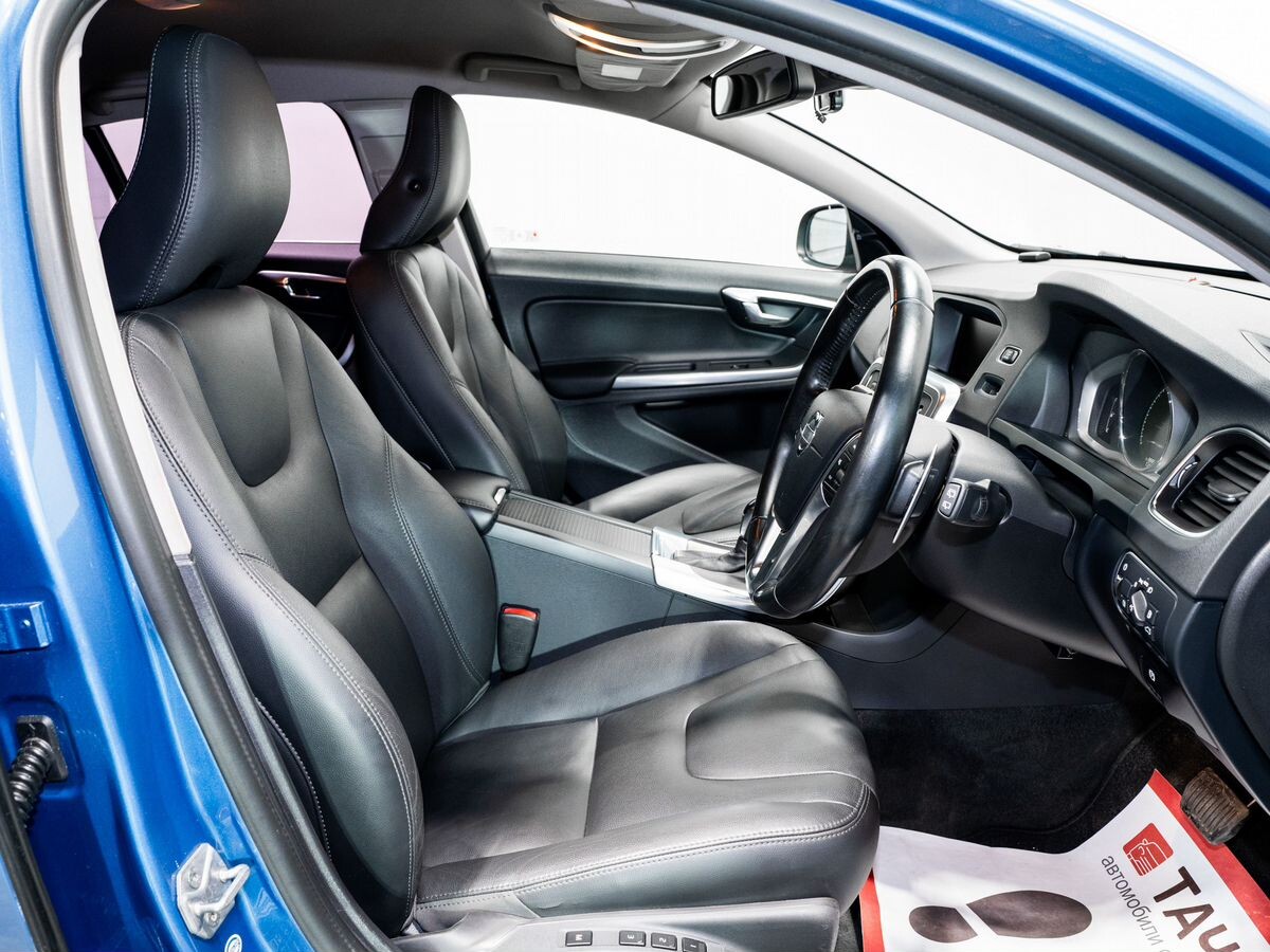 Volvo V60 2013 - фото автомобиля