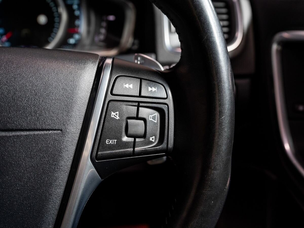 Volvo V60 2013 - фото автомобиля