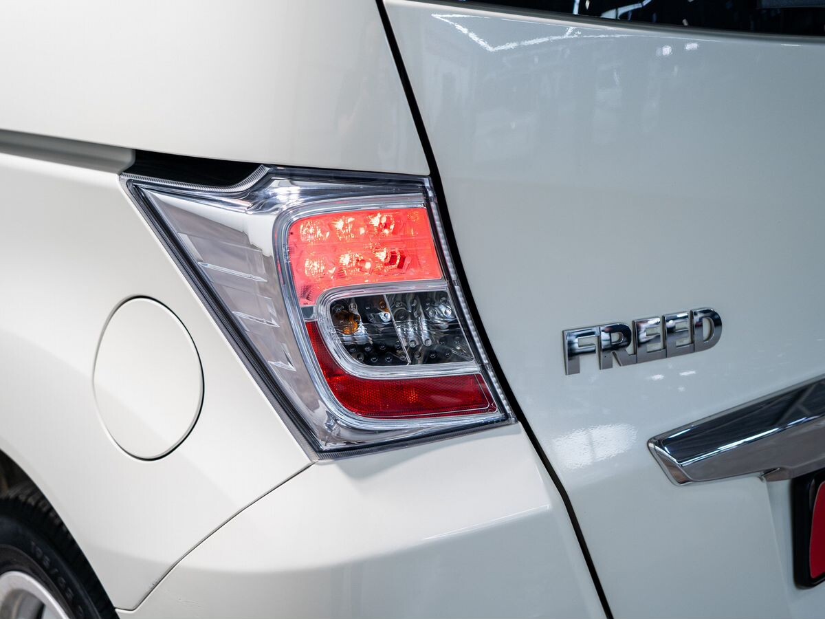 Honda Freed 2012 - фото автомобиля