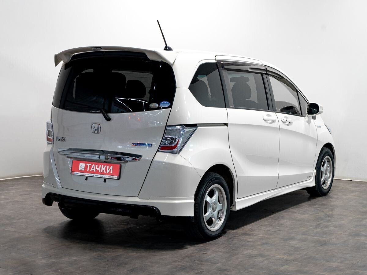 Honda Freed 2012 - фото автомобиля