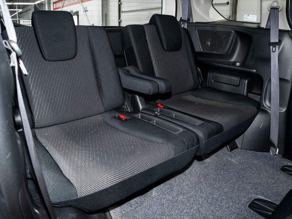 Honda Freed 2012 - фото автомобиля