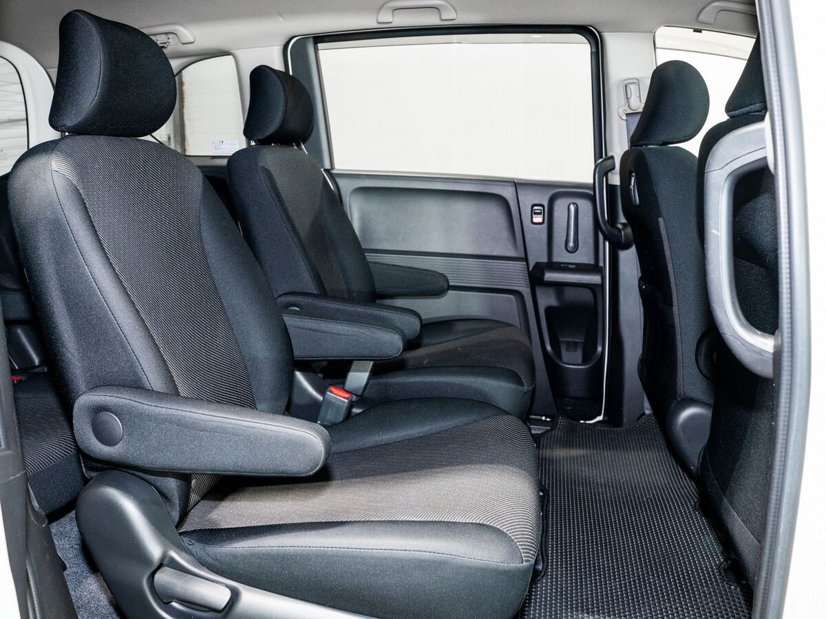Honda Freed 2012 - фото автомобиля