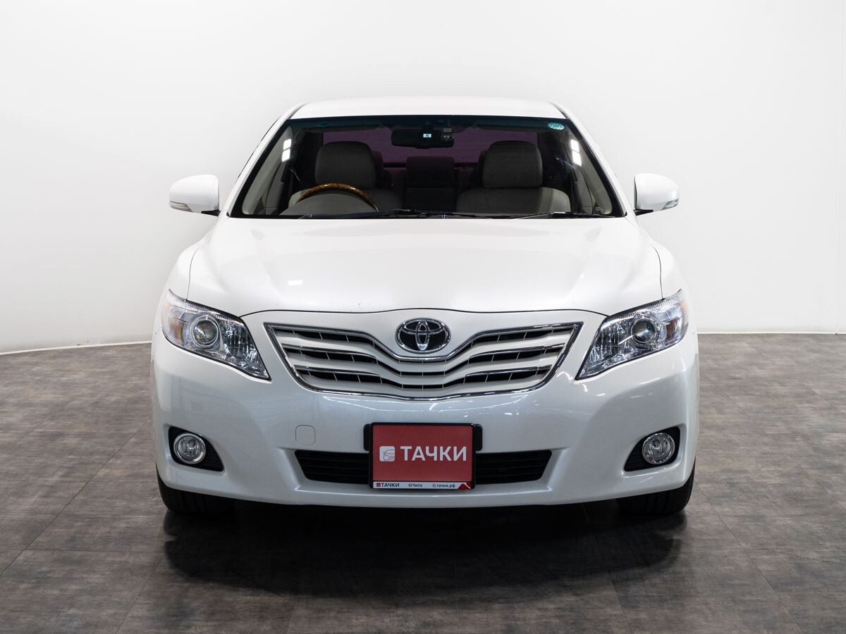 Toyota Camry 2010 - фото автомобиля