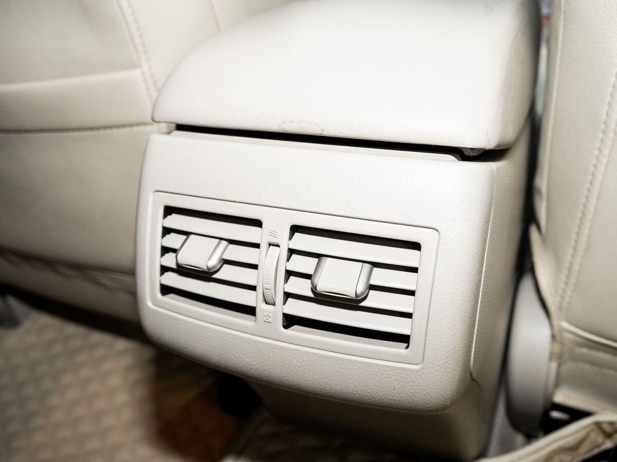 Toyota Camry 2010 - фото автомобиля