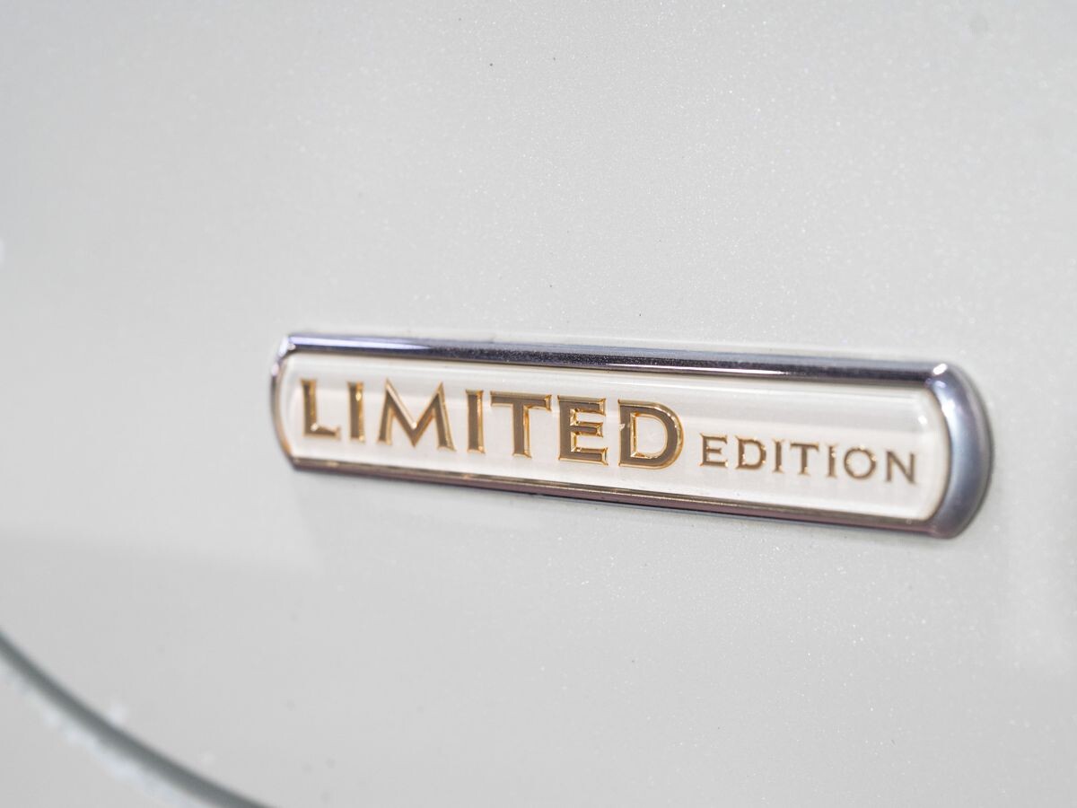 Toyota Camry 2010 - фото автомобиля