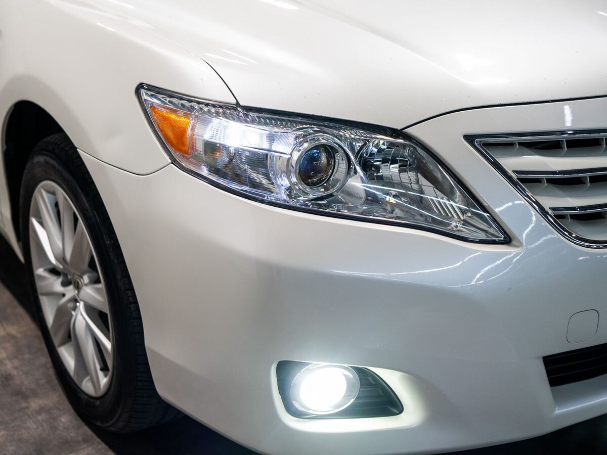 Toyota Camry 2010 - фото автомобиля