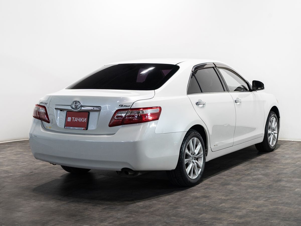 Toyota Camry 2010 - фото автомобиля