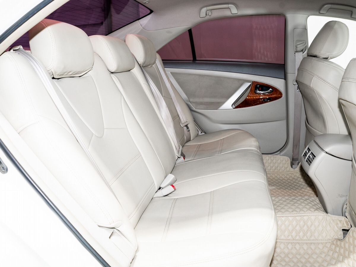 Toyota Camry 2010 - фото автомобиля