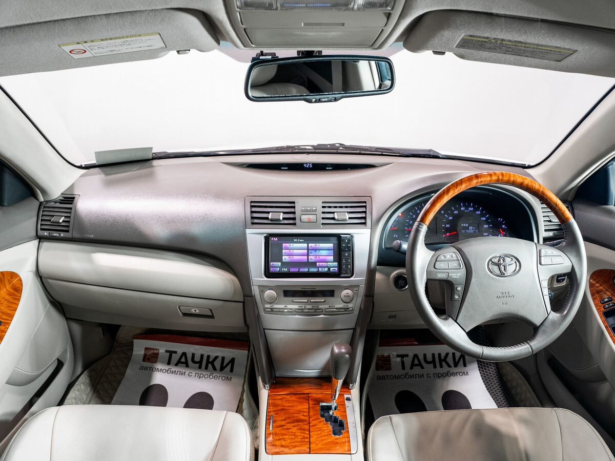 Toyota Camry 2010 - фото автомобиля